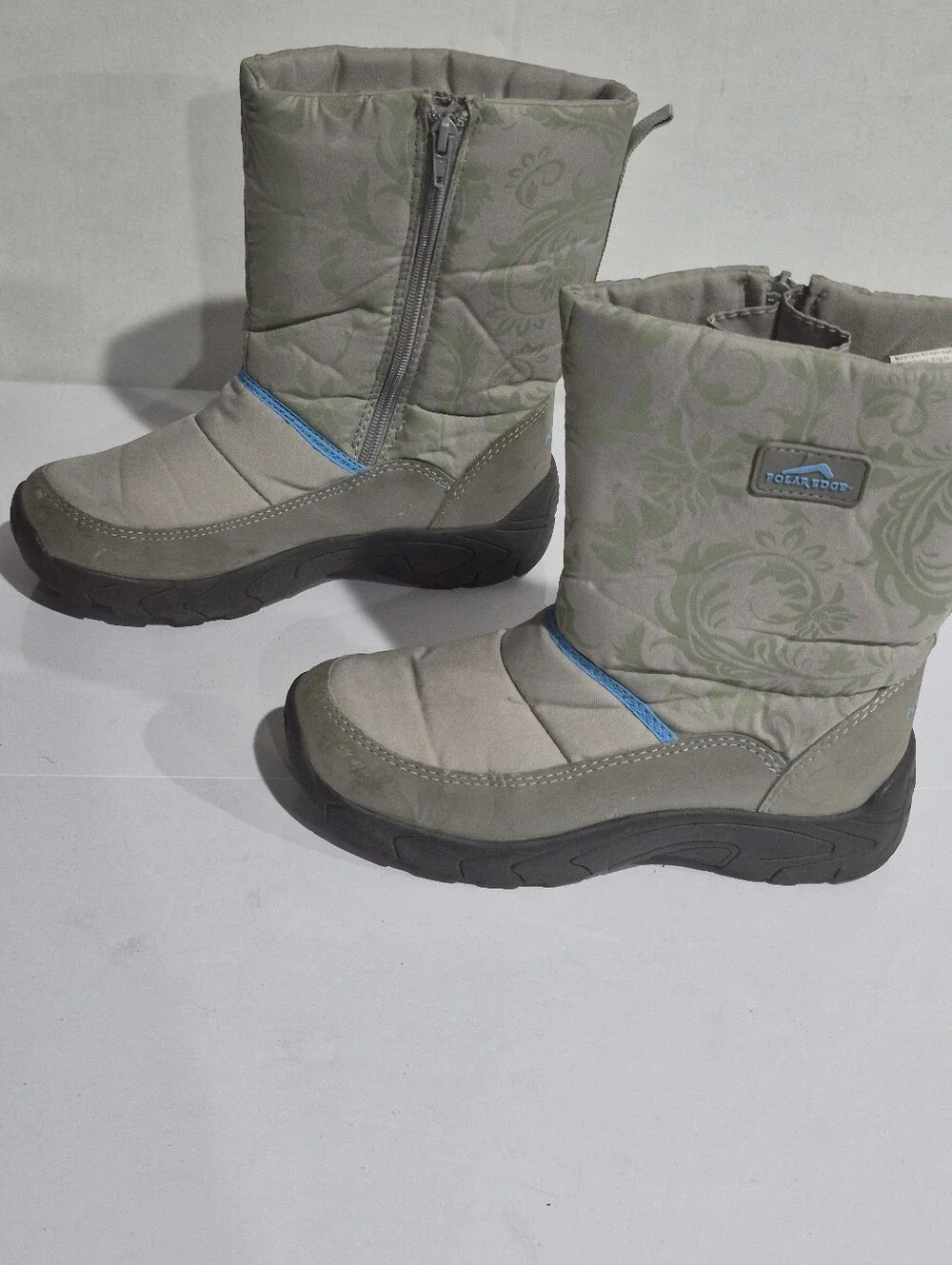 Women’s Light Gray Winter Boots with Blue Accent Size 7